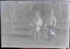 Un niño y una niña pequeños, 1934