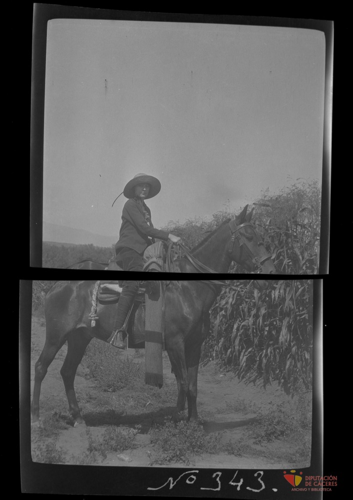 Una mujer monta a caballo
