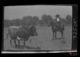 Una mujer monta a caballo junto a una res · Antonio González Martín-Gamero, 1900