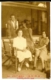Varias personas en la terraza de un bar, 1940