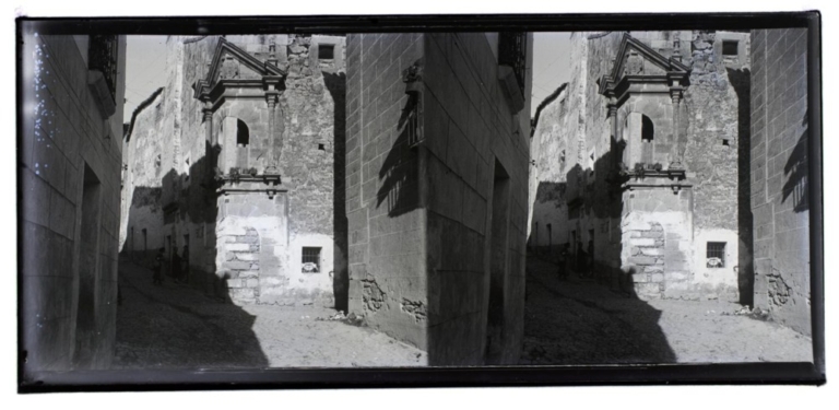 Ventana en esquina de palacio