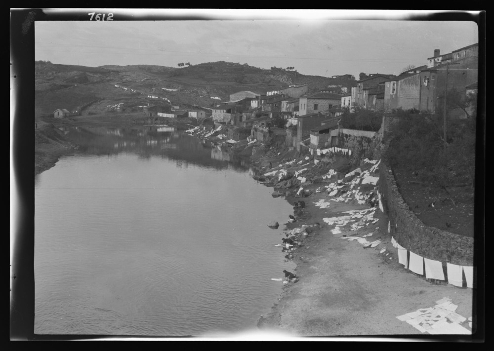 Vista al oeste del puente de Trujillo, sobre el río Jerte