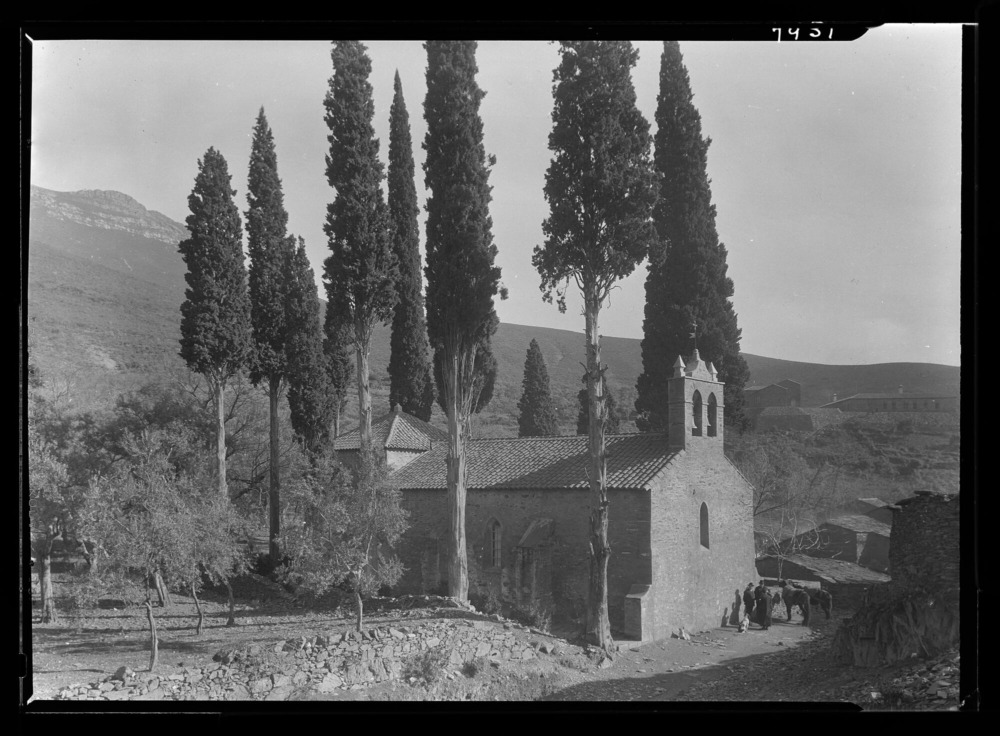 Vista de la iglesia parroquial y de La Factoría