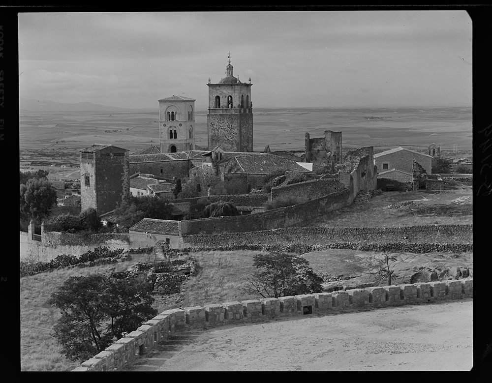 Vista de las torres y campanarios de la iglesia de Santa
