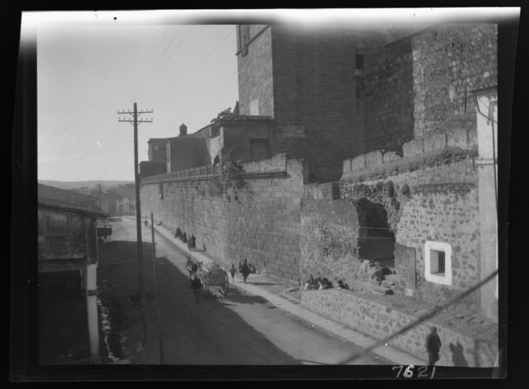 Vista de los pies de la catedral desde la calle La Corredera