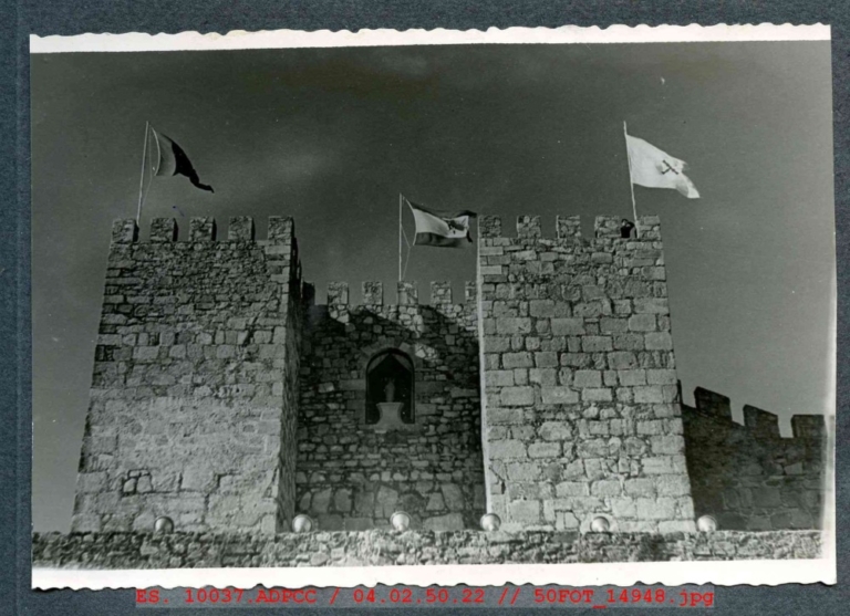 Vista frontal del Castillo de Trujillo