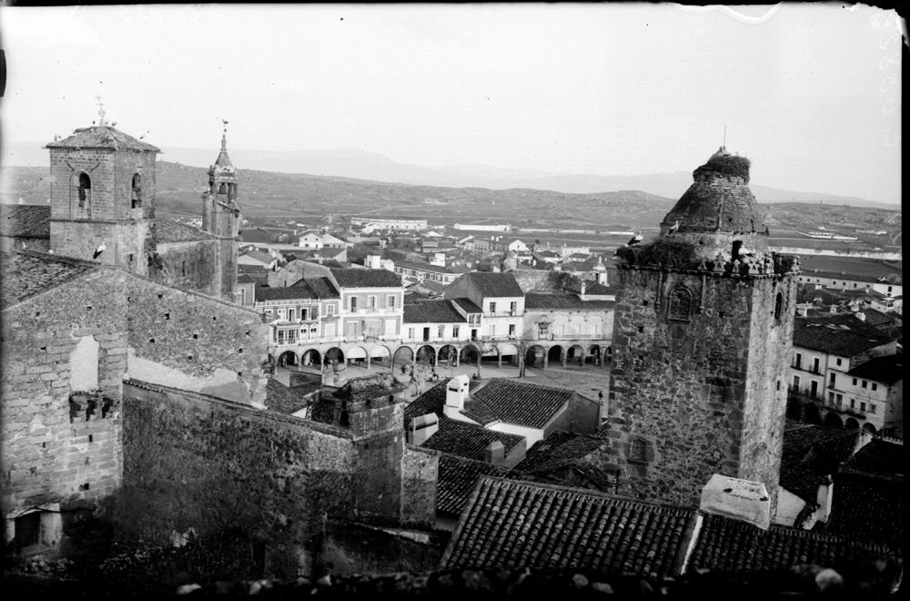 Vista general con la torre del Alfiler