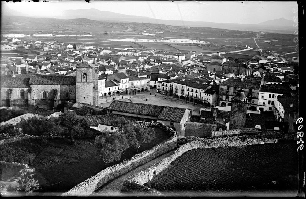 Vista general con la torre del Alfiler