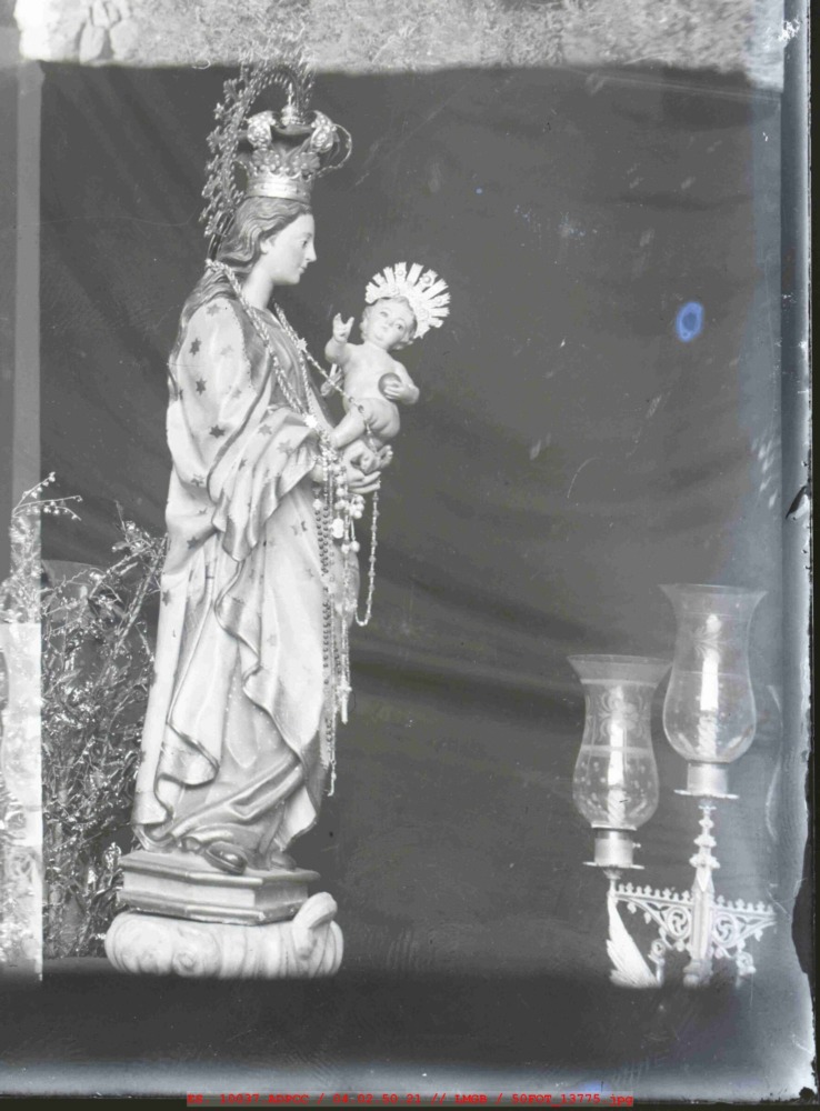 Vista lateral de la imagen de la Virgen del Salobrar